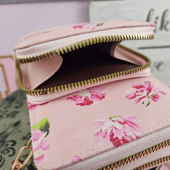 ๐โNWT Ch!c Unlimited Pink Floral Travel Wallet ID Case 8"h x 5L" x 3โw #7250 ๐ - Picture 2 of 7